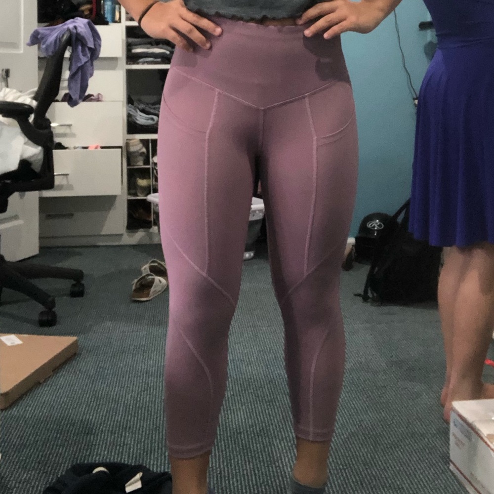 Pink high rise capri workout leggings with pockets